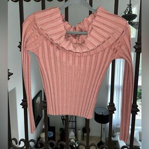 Beautiful on or off the shoulder fitted dusty rose sweater. Forever 21 S